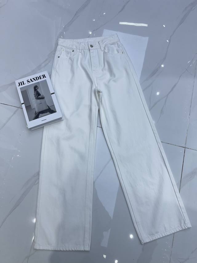 细节实拍 Dio*立体印花阔版直筒裤 上新 25Ssz～立体印花D家标志性Logo点缀软糯又有厚度 超好穿的直筒阔腿的裤型小白裤 上身就是一个拉长双腿的即视感