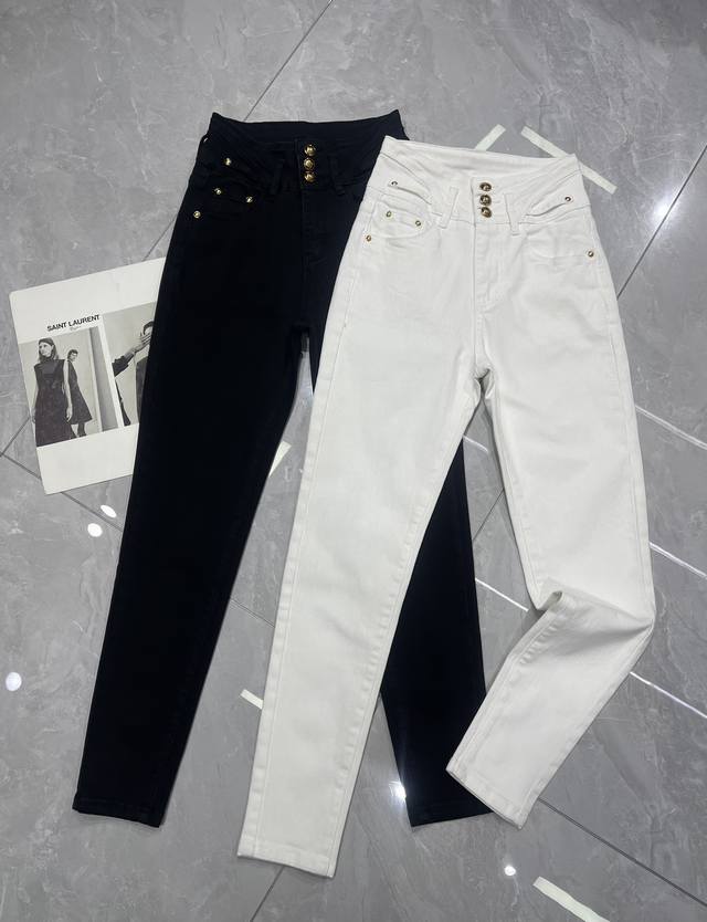 Clein*25最新款高腰多扣小脚裤 定制金属钮扣，高腰设计显瘦收腹提臀 上身精致到没朋友 高弹力修身超级显瘦显腿长的一款牛仔裤 黑色白色Smlxl
