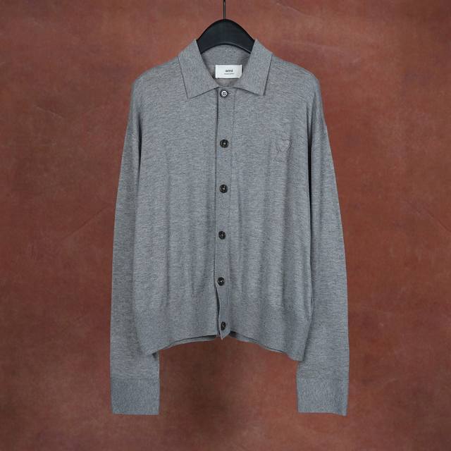 Ami 25秋冬新款 翻领薄款浮雕针织开衫 16针羊毛开衫 车布同色爱心装饰 宽松版男女同款 短款时尚版型 三色Sml