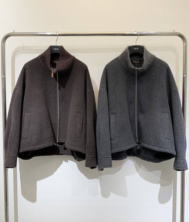 L 诺悠翩雅 25秋冬新品 极简主义短款拉链双面羊绒外套 大衣 纯手工制作工艺 优雅大气的单排拉链设计 上身超高级 搭配柔软的毛领时髦又显瘦 进口羊绒面料 柔软