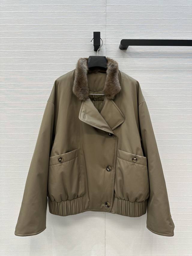 独家首发 品质控必入！Row风高智感穿搭！老干部立领夹克羽绒服！芬兰 紫狐皮草毛领进口日本三醋酸记忆丝面料，充绒量34G国标进口95%白鹅绒轻盈舒适，石墨烯内衬