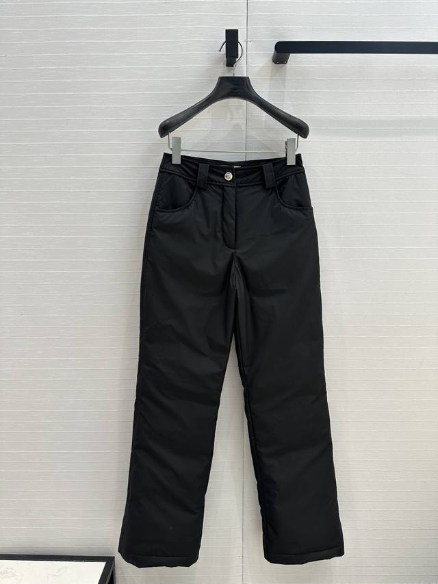 强烈推荐 Cha*秋冬Coco滑雪系列！保暖度爆棚的运动休闲羽绒裤，防风束口裤脚设计，菱格压线口袋。直筒版型时髦百搭！休闲帅气！90白鸭绒填充，做工品质看细节！