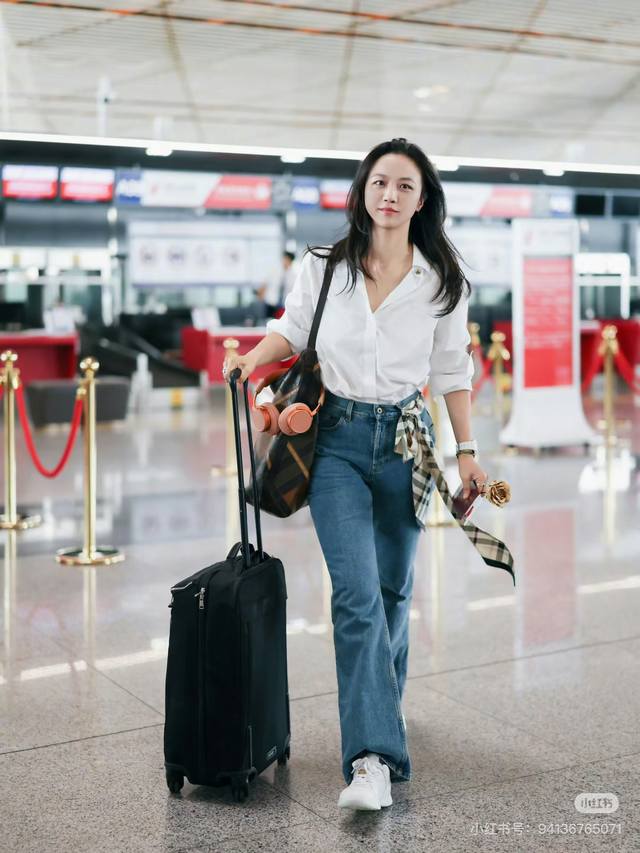 汤唯同款Burberr* 2026春夏大秀 白衬衫最简单的衣服最能衬托气质 一色三码Sml 面料:棉