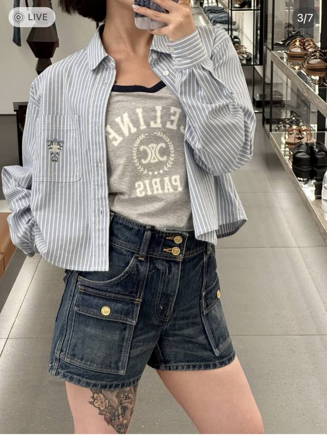 Celine新款花朵刺绣条纹衬衫上身真的好绝胸前口袋绣花搭配清新蓝白间色条纹元素，随便搭配都能轻松拥有松弛感穿搭 一色三码Sml 面料：棉