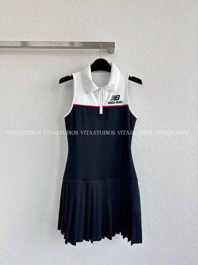 爆款现货 Polo连衣裙 采用涤纶和氨纶混纺面料 涤纶增强面料的耐磨性和抗皱性 氨纶面料良好的弹性，穿着时贴合身形，提升穿着的舒适度 定制的罗纹领子，经典 Po