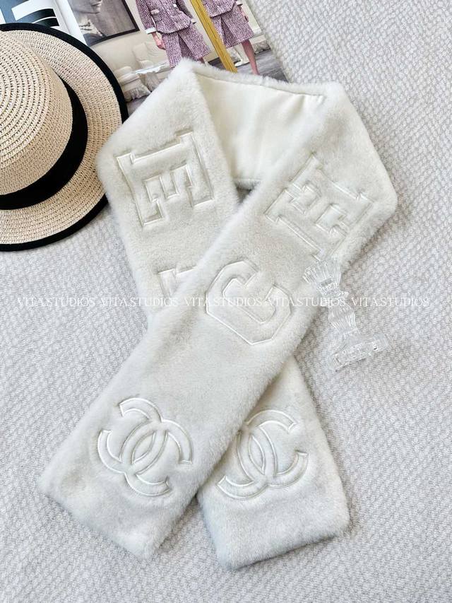 爆款现货 字母绣花围巾 澳洲羊毛 颜色：棕色 白色 尺码：均码 C*Wj