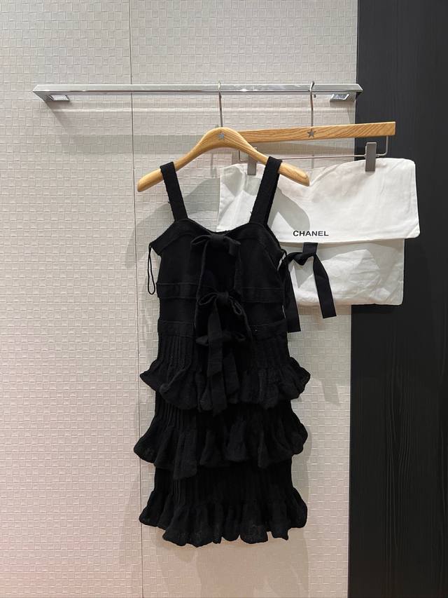 新款25K 蝴蝶结系列 秀款针织吊带多层蛋糕连衣裙 小礼裙胸前蝴蝶结装饰 经典小双C装饰名媛优雅 精致减龄 配送收纳袋布包 Sml 黑色粉色