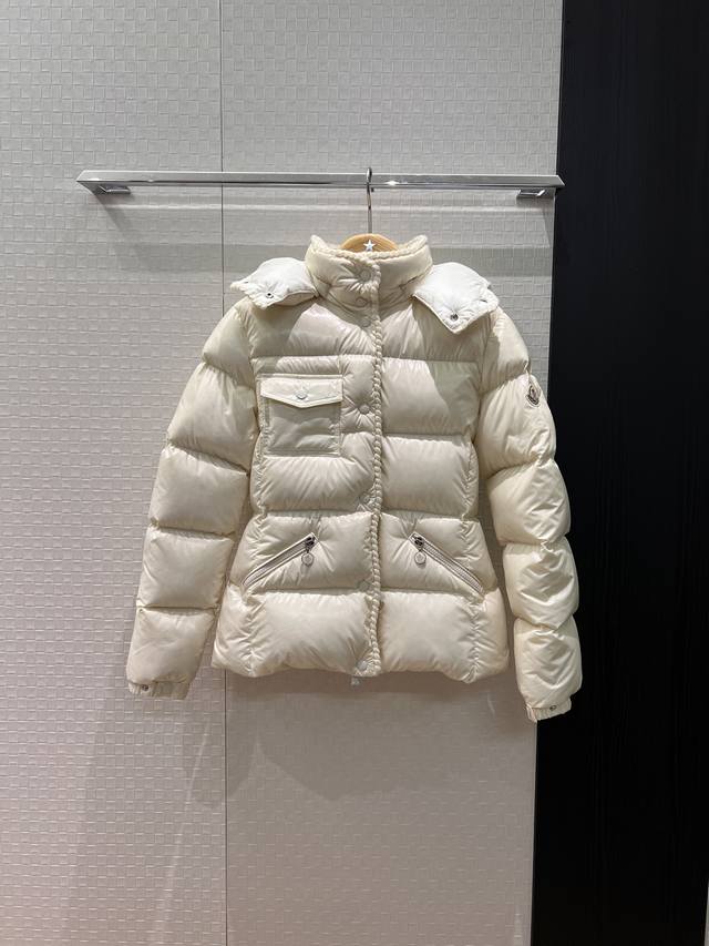 新款 重工绣编织花边连帽羽绒服外套 帽子可拆卸经典Logo袖标装饰 90羽绒10羽毛 宽松休闲 修身减龄时尚百搭 蓝色白色 1-4