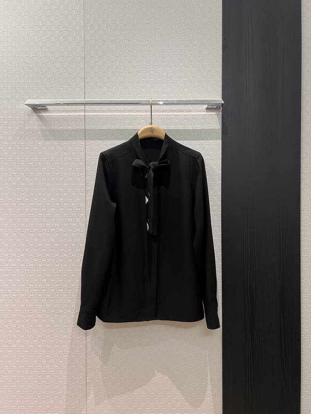 新款 老花金属花片装饰立领飘带衬衣 系带蝴蝶结 开模五金 通勤优雅 气质百搭 S-Xl