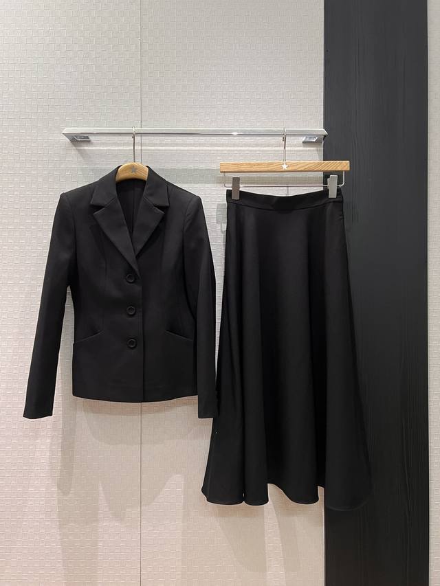 新款 吉娜同款 法式极简A字半裙 可搭同款西装外套两侧有口袋 A字伞裙摆 气质通勤 减龄百搭 黑色灰色 S-Xl