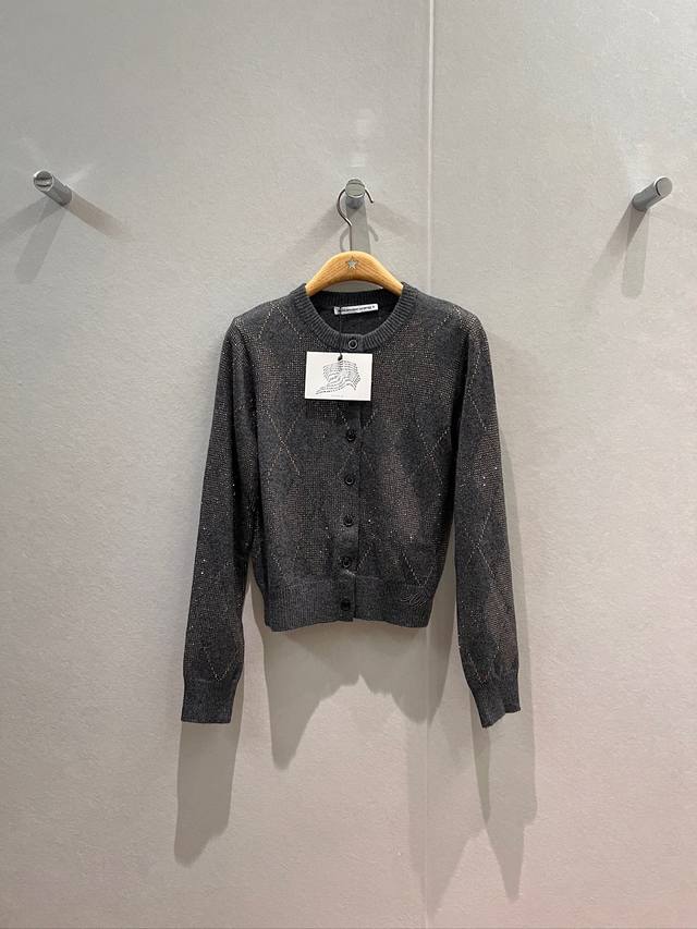 大王 25秋冬 菱格纹烫钻圆领针织开衫外套 短款长袖 气质休闲 闪闪亮亮精致减龄 Sml