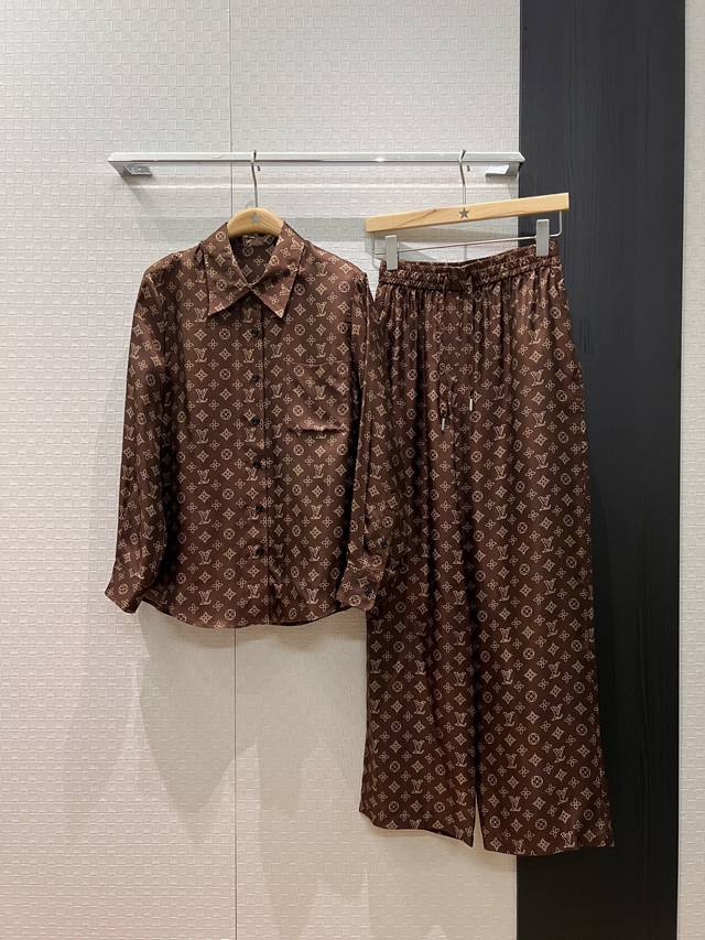 衬衣 裤子 新款宋茜同款 经典老花咖色印花真丝斜纹衬衣定位花真丝阔腿裤 时尚百搭 气质慵懒 腰带抽绳设计装饰 可一套或分开搭 S-Xl