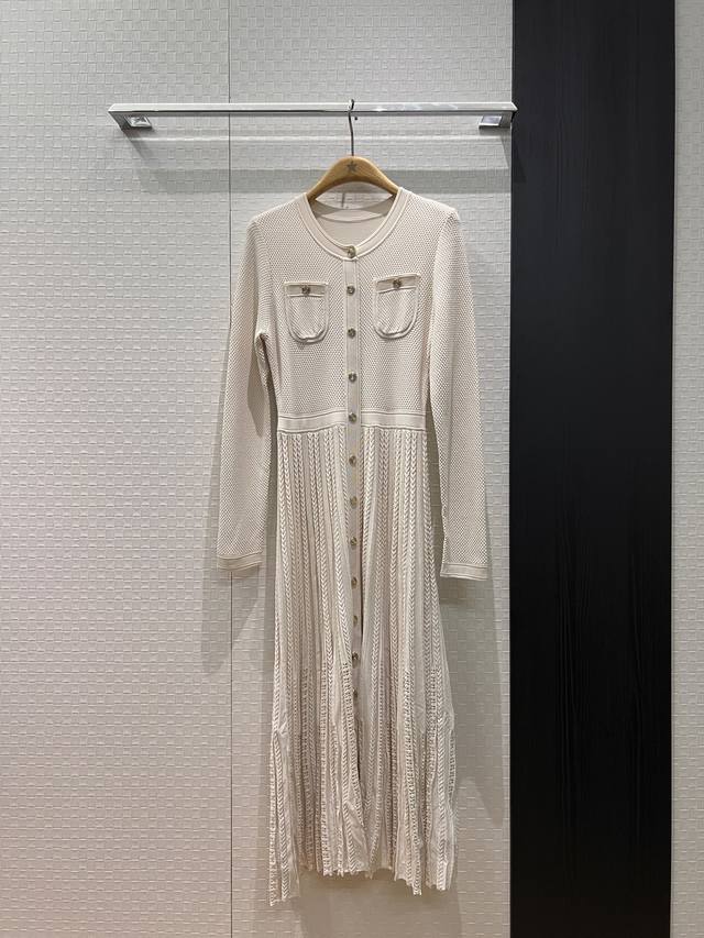 新款麻花纹百褶拼接针织长袖连衣裙 长裙 开模金扣装饰 修身显瘦 简约通勤 单穿外搭 黑色深蓝米白 Sml