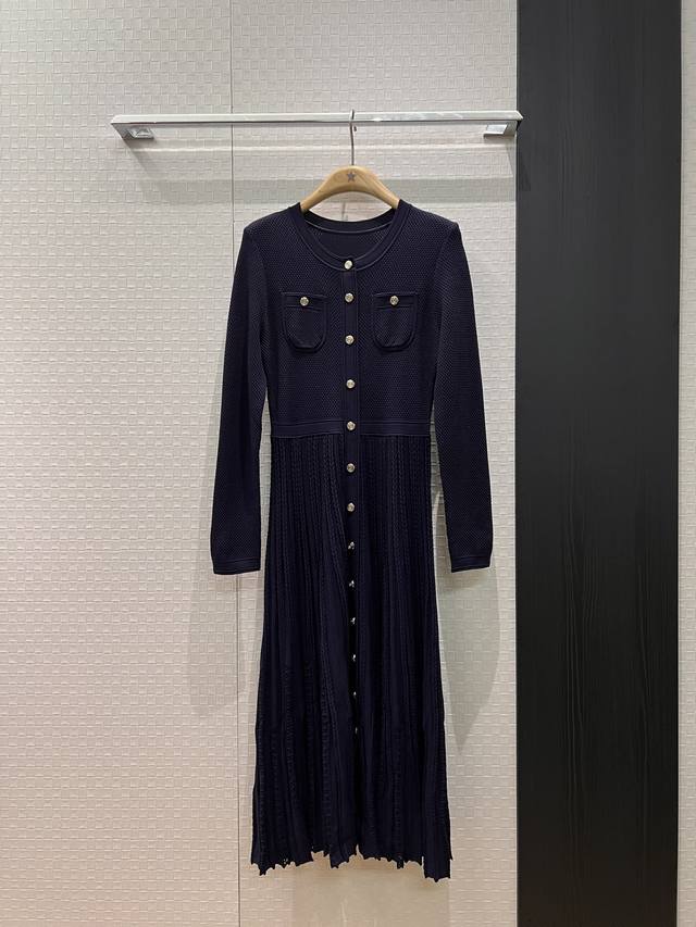 新款麻花纹百褶拼接针织长袖连衣裙 长裙 开模金扣装饰 修身显瘦 简约通勤 单穿外搭 黑色深蓝米白 Sml