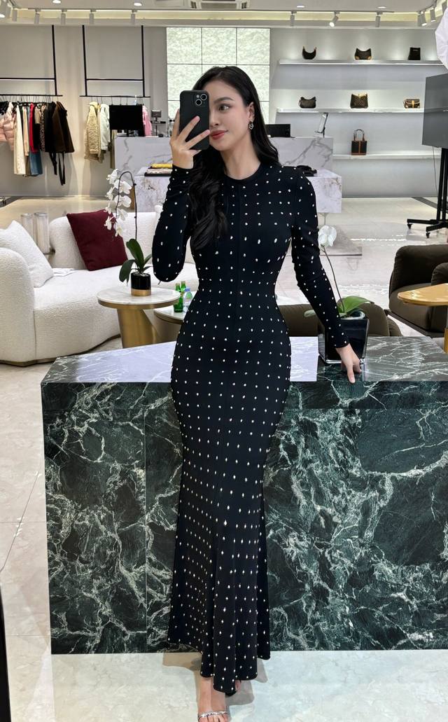 圆领烫钻连衣裙！黑色 肤色 Sml