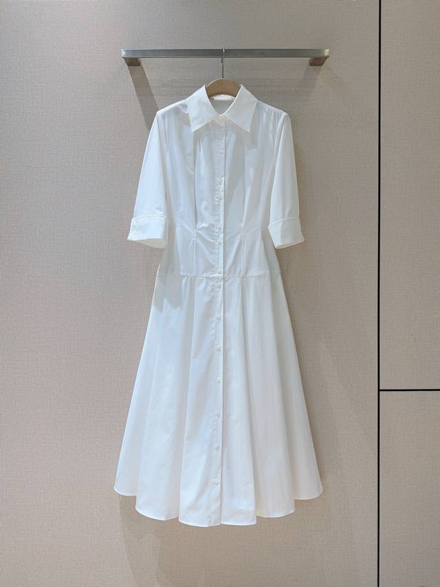 Palmerharding新品推荐～～～ 衬衫式连衣裙，经典衬衫领，中袖设计，衣身有纽扣开合，腰部褶皱遮肉收腰设计，超大裙摆样式，自带高级感， 整体风格简约大方