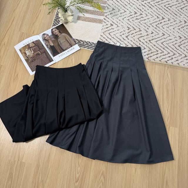 绝绝子搭配单品 Aw大王 25秋冬 重磅打造伞状半裙 超级复古 很有90年代感觉 这种长半裙对身材完全是扬长避短 轻松穿出长腿 超级棒的剪裁 整个裙摆立体有型