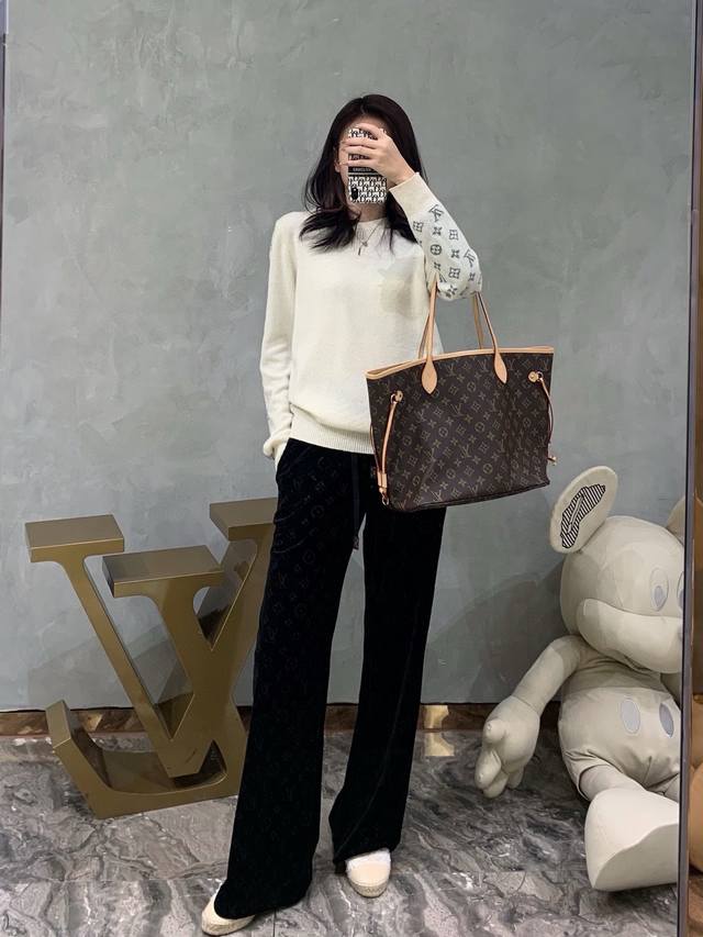 新款天鹅绒坠感十足提花阔褪裤上身超级的有垂感简单搭配Sml