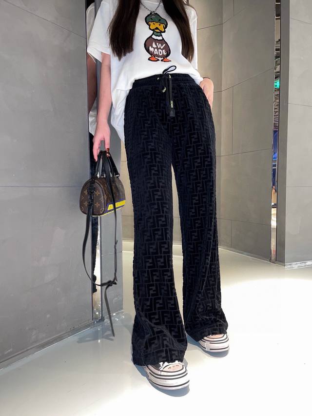 新款天鹅绒坠感十足提花阔褪裤上身超级的有垂感简单搭配Sml