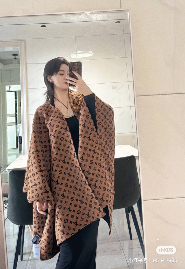 25新款秋冬经典字母双面羊绒斗篷流苏披肩单依纯同款外套旅游披风高级感均码