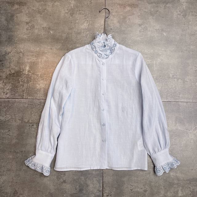 翻单出货 Valent0冖2025早秋新款 百搭衬衣 超美甜美花边 激光刺绣镂空设计 小心思满满 打底单穿必备神器 精致时髦单品 搭配高腰牛仔裤、阔腿裤、短裤、