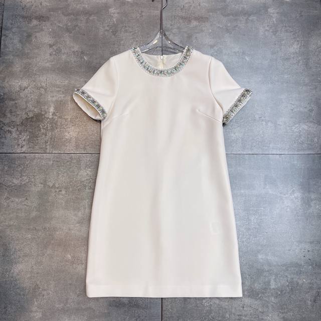 翻单出货 爆款 Valent0冖秀场 2025早秋高定礼服系列新款 ，纯手工重工钉珠刺绣珍珠水钻 原版版型完美的修饰腰部曲线让职场女神气质与时髦感并存 实物比图