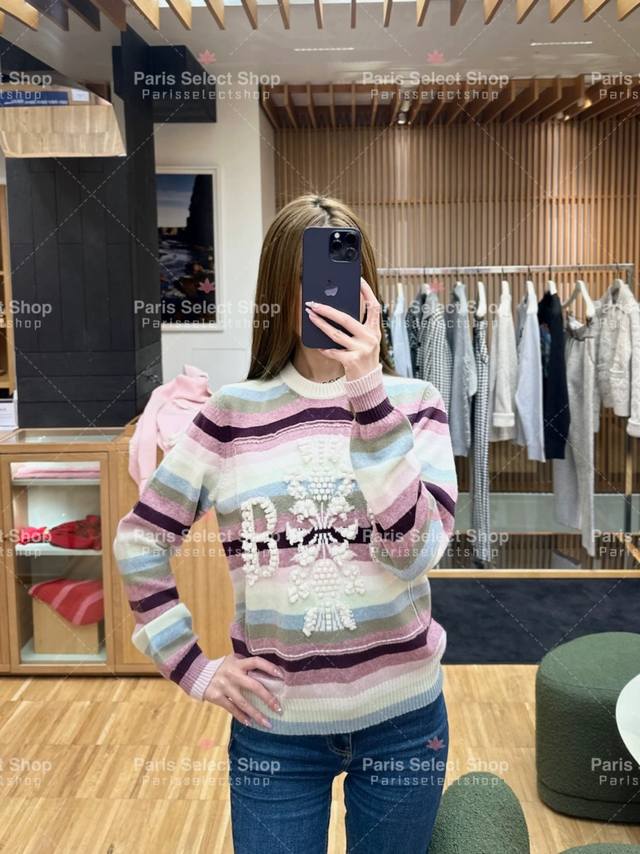 原版Barr......2025秋冬新款时尚彩色条纹山羊绒毛衣，Barrie是首屈一指的，加上是巴黎团队设计的，品质与设计都极佳。立体麻花B图案设计，品牌所有款