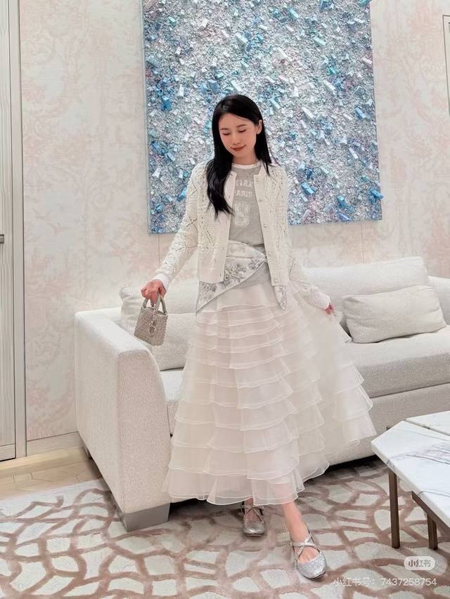 原版Dd......2025秋冬新款时尚镂空立体花纹针织长袖开衫＇定制全棉纱线织造 舒适软糯 弹力十足 圆领针织长袖开衫裁剪 领口袖口同色系包边 成衣选用高级走