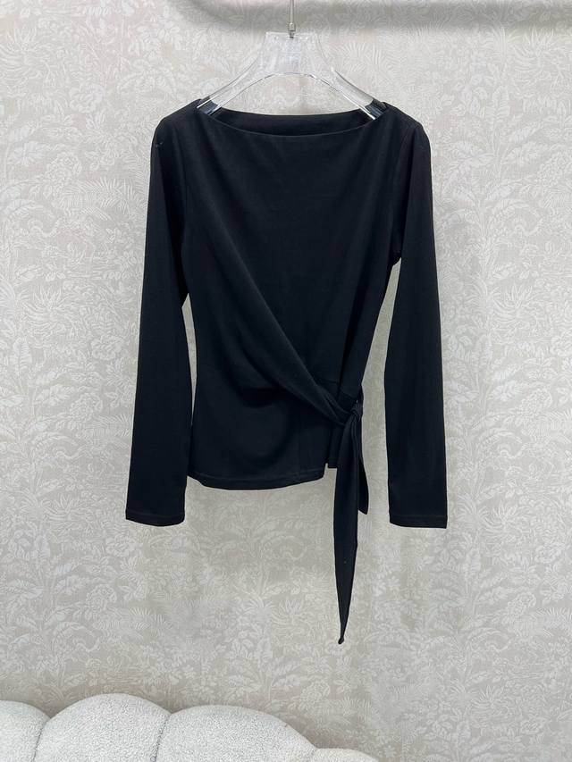 25新款一字肩长袖打底上衣 定制Yb进口莫代尔棉 质感细腻 穿搭舒适 前后绑带设计收腰呈现显瘦视觉效果 让简单的基础款式 秒变时尚单品 彰显高级格调 单穿内搭都