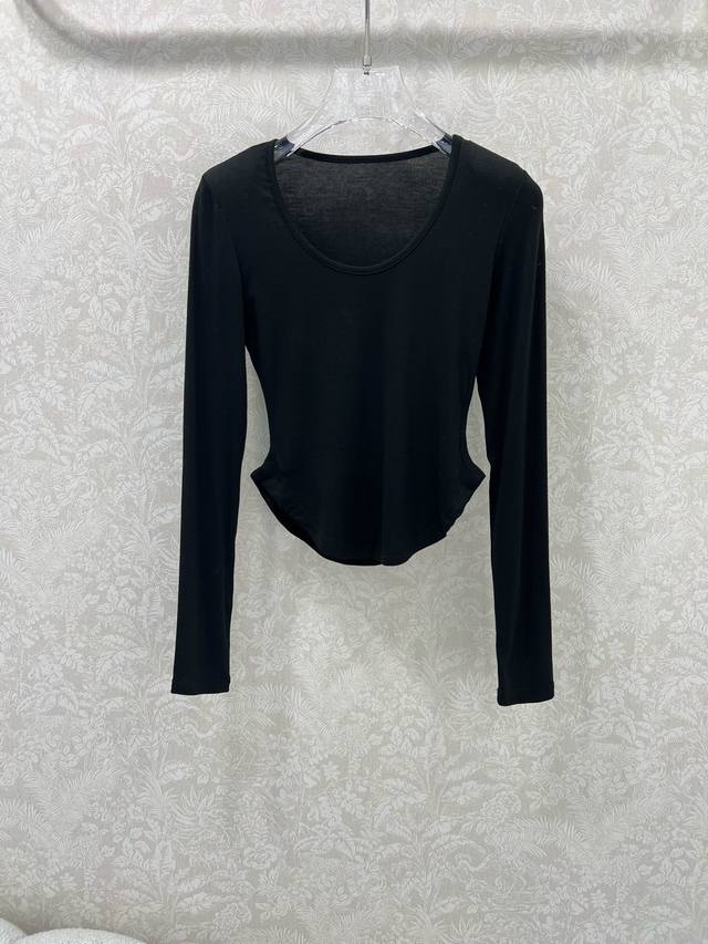 25新款净色大圆领打底上衣 下摆弧形设计 精致且优雅收腰版型剪裁！上身修饰体型显瘦洋气财阀千金气质单品！！非常简单大气的一款打底上衣 3色3码Sml