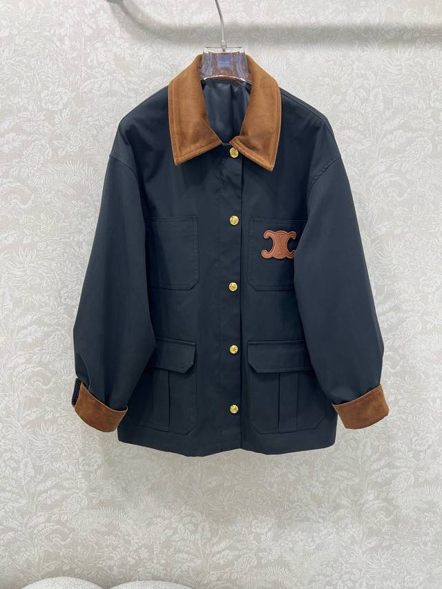 Celin*25新款灯芯绒领翻领夹克外套 美拉德色系 单排扣经典凯旋门皮标装饰 极简中透着高级，轮廓感超级好 ，舒适与时尚兼具。简约品牌标识点缀，低调间尽显质感