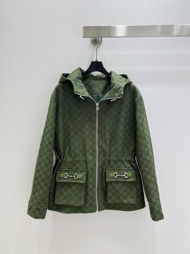 强烈推荐 Guc*2025早秋新款 双G提花口袋外套 火箭速度出品！整件立体剪裁 全方位精致做工 上身超级遮肉显瘦 简简单单 穿出清爽时髦的高级感 日常优雅又时