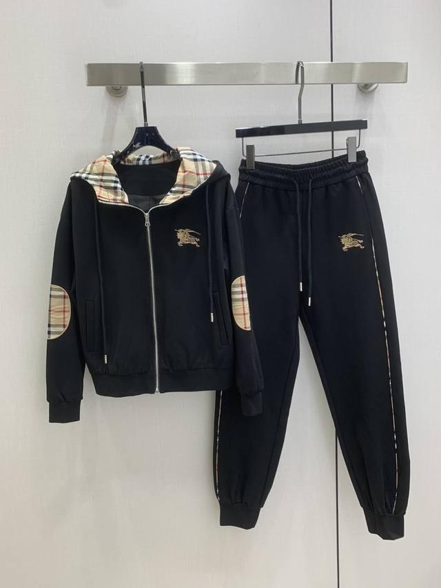 强烈推荐 Bur*2025早秋新款 撞色连帽拼接长裤套装 随性休闲的连帽外套 渲染出不动声色的高级感 整体剪裁宽松适度 溜肩都能穿出随性的慵懒感又酷又飒 1个色