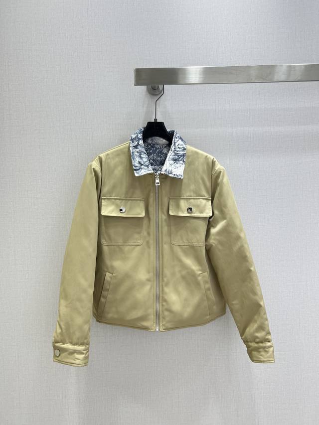 强烈推荐 Dio*2025秋冬新款 翻领动物印花夹棉外套 双面穿 一面是动物图案 本季必入的爆单系列款 太好看啦～ 经典设计版型 休闲帅气复古减龄 内里夹棉做法