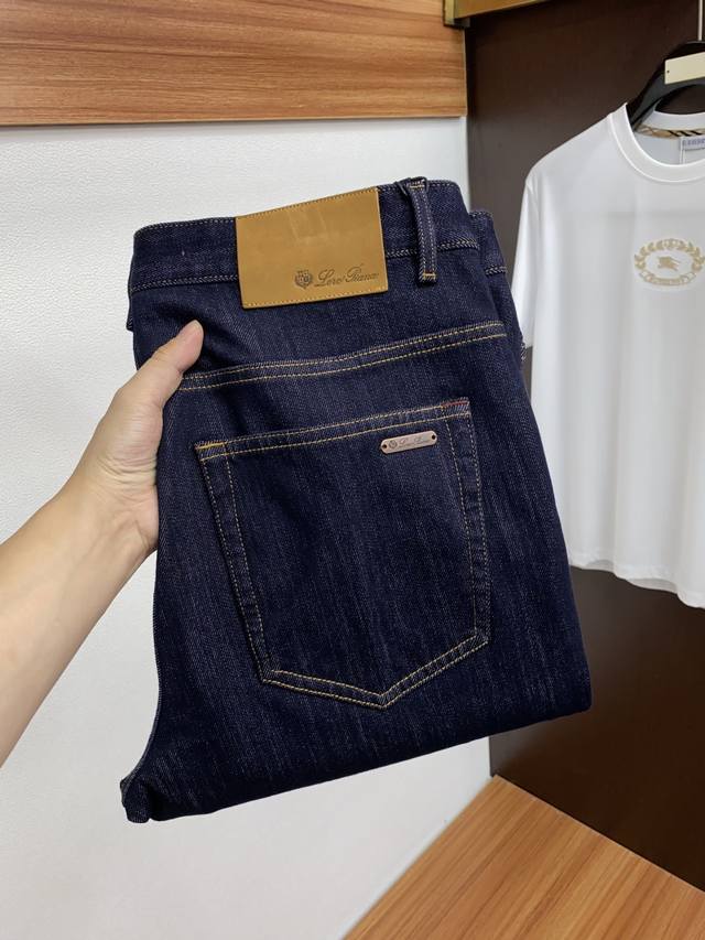 Lp诺悠翩雅 2025春夏新款 休闲裤 干净利落剪裁，都市风十足 采用精纺纯棉面料手感软糯干爽，上身效果挺括有型。五金精致，商务休闲非常好看如此众多的顶级原料，