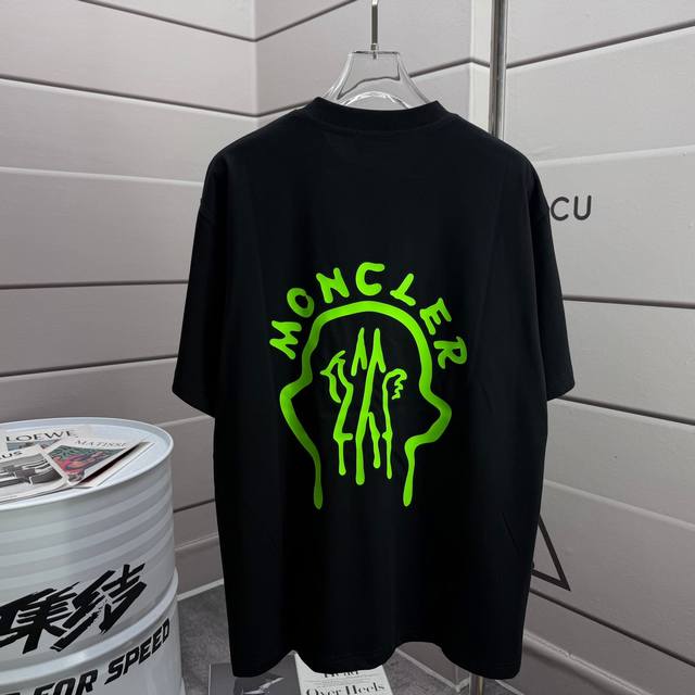 蒙口*2025春夏新款 新款Logo立体发泡工艺 短袖T恤 高端版本！专柜定制面料 透气舒适度高，实物很棒男女同款宽松版 尺码S M L Xl Xxl 五个码