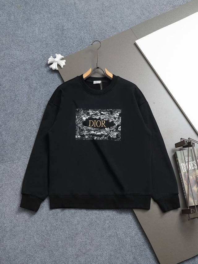 Dior 迪奥 高品质经典字母刺绣 升级，灵感源自八十年代复古 原版面料 官方同款 圆领卫衣 定制 450克 同缸染面料 手感非常舒服 春夏最新砖柜同步 时尚又