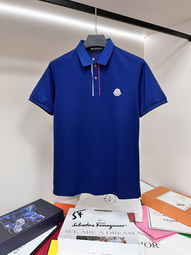主推 Moncler 独家专供秋季新款蒙口时尚休闲翻领短袖，高密度纯棉面料，高级密针刺绣、高端欧版原单T恤，潮流时尚休闲半袖 透气舒适度高，细节无可挑剔，品牌元