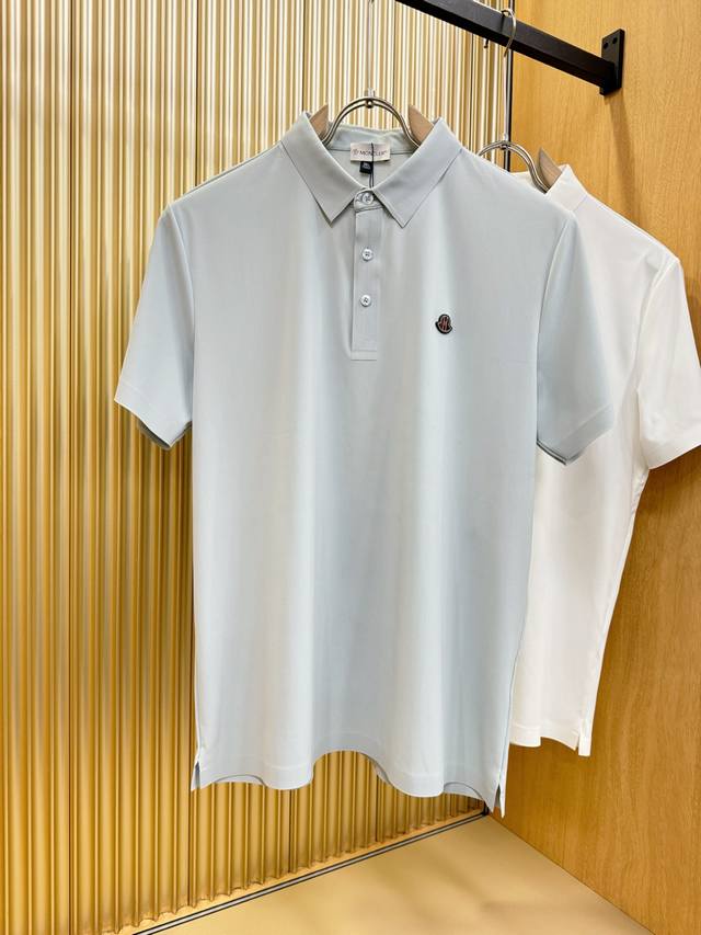 Moncler蒙口 2025官方春夏新款 专柜同步上市 男士翻领短袖Polo衫，高端主线系列，进口原版面料，质感一流，亲肤性极佳，触感丝滑细腻，时尚三扣开合门襟