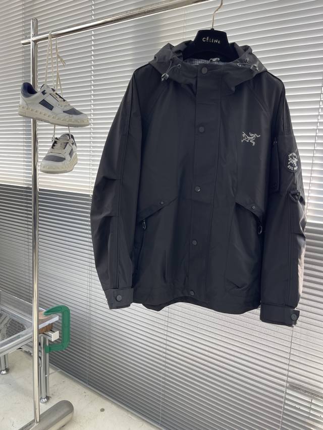 鸟家 软壳冲锋衣 重磅新品25Fw 冲锋衣 外套 采用结实舒适经编科技Gore-Tex面料 仿风透气保暖 多口袋设计时尚又好看 码数：M-3Xl