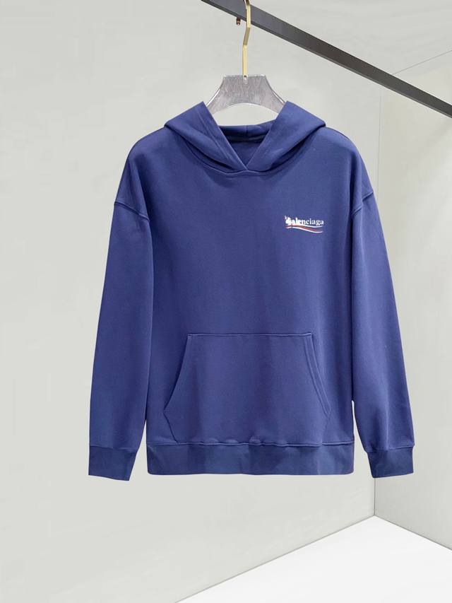 巴黎世家 官网 新款字母印花双层重工字母图案不管是T桖还是卫衣都是每年的爆款单品 前幅大面积印花采用大康丽数码印花机直喷 成本极高 经过多次的调试打版图案色差还