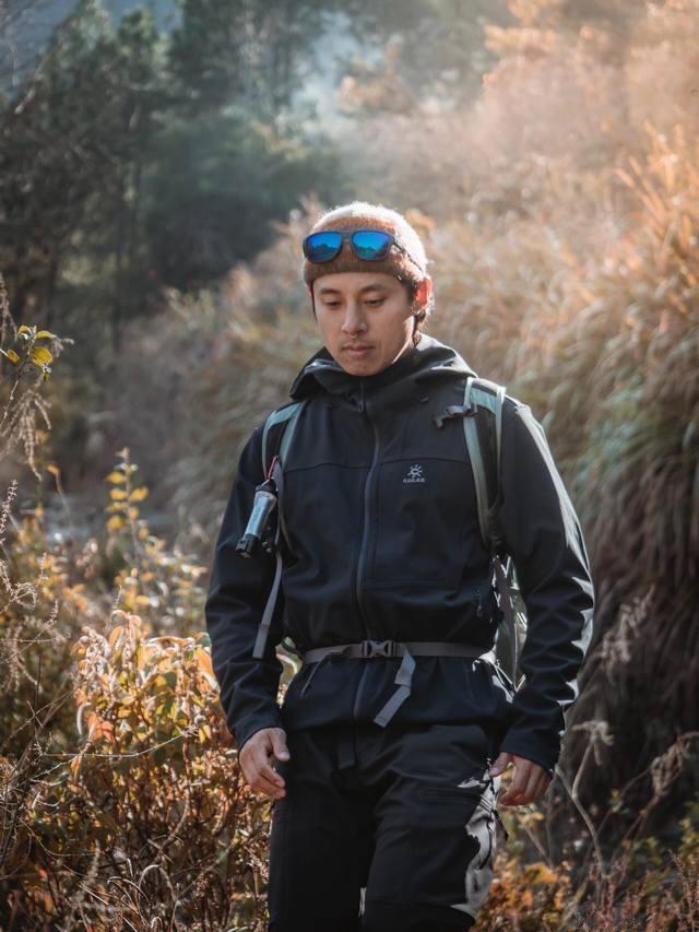 凯乐石Kailas M8 Ic 运动户外登山徒步防风防泼保暖透气薄绒软壳拉链外套 青岛某乐石代工厂P订单 每件衣服配备柜柜 无纺布太阳花Logo包装袋和磐石计划