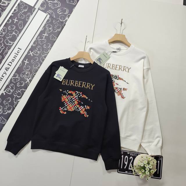 尺码S-Xl精选好货 Burberry巴宝莉卫衣 25Fw秋冬格纹刺绣战马套头圆领卫衣 轻奢主义 男女日常通勤穿搭必备单品 正确版本 欢迎对比 详细特征 采用4