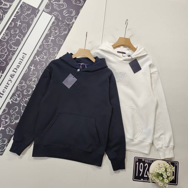 尺码S-Xl精选好货 Louis Vuitton路易威登连帽卫衣 1V 25Fw驴家Lv压凸刺绣连帽卫衣 轻奢主义 男女日常通勤穿搭必备单品 正确版本 欢迎对比