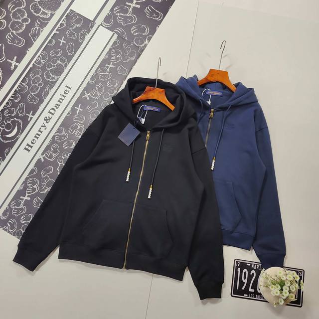 尺码S-Xl精选好货 Louis Vuitton路易威登连帽开衫卫衣 居家Lv 25Fw秋冬Lv 刺绣字母拉链开衫连帽卫衣 轻奢主义 男女日常通勤穿搭必备单品