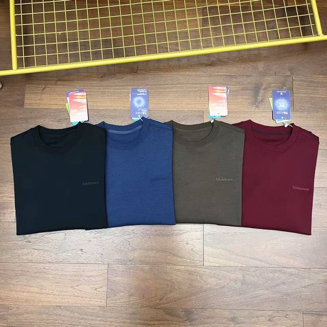 严选好货！Lululemon新款男士休闲运动圆领卫衣！经典时尚款，客供天然莱赛尔纤维混纺针织空气层面料，柔软细腻，舒适亲肤，而且自发热，可锁住热量！经7A级抗菌