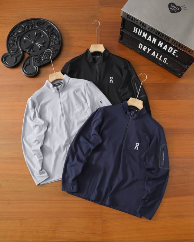 严选好货！昂跑 On新款男士立领半拉链长袖卫衣！ 尺码：M-L-Xl-Xxl-Xxxl 颜色：黑色-浅灰色-深蓝色 材质：运动速干面料 领型：立领 袖长：长袖