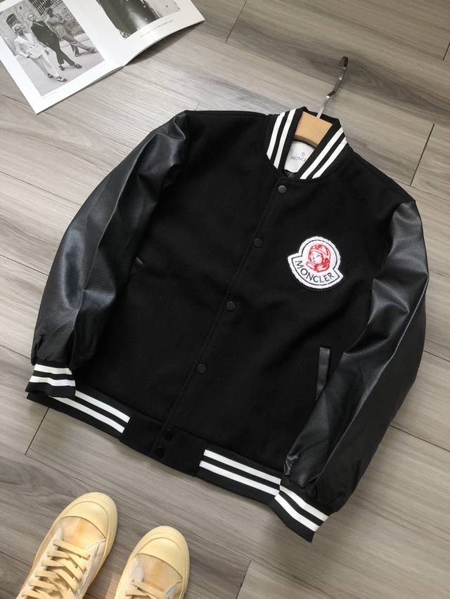 Moncler X Bbc 蒙口 联名款 毛毡徽标字母Logo刺绣 男女款 毛呢皮袖棒球领夹克外套. 颜色：黑色. 材质：毛呢混纺面料 Pu皮. 工艺：刺绣.