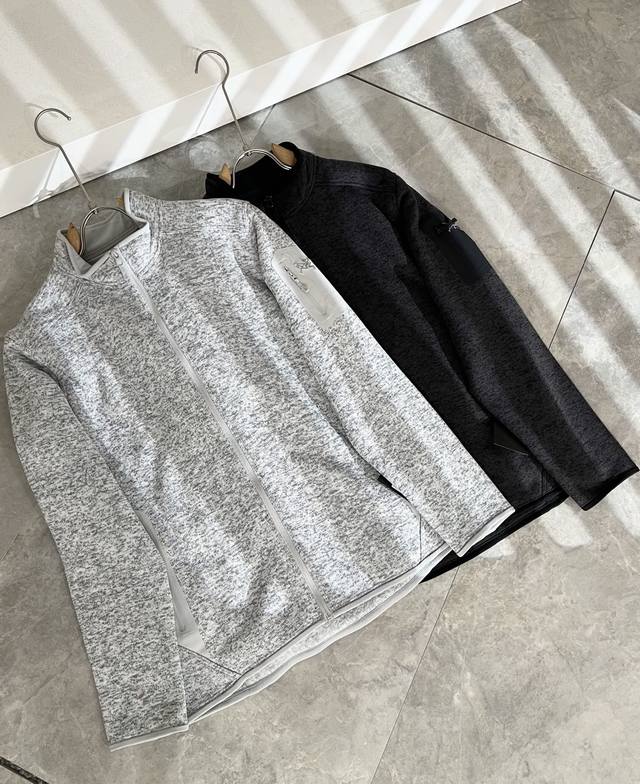 Arcter*X始*祖鸟 2025秋冬新款男女同款夹克外套，户外品牌可能大家第一想到的就是加拿大鹅、始祖鸟。给人一种标签试的感觉！除了在款式设计上颇有造诣之外，