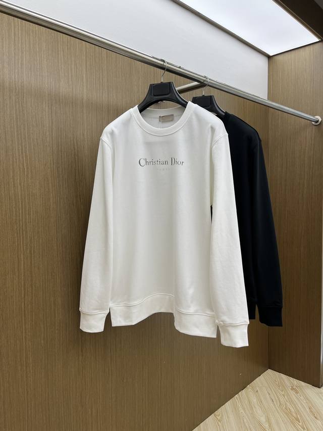 Cd Fw早秋新款圆领卫衣，男女同款！独特吸引人的眼球，这一款卫衣品相品质都在线，舒适度，一如既往的版型，时髦度，包括面料、裁剪工艺上，都是下足了功夫！立体印花